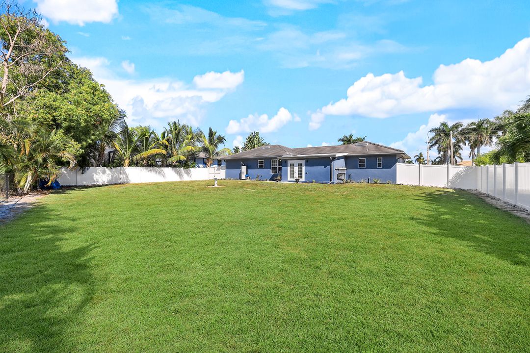 542 N Barfield Dr, Marco Island, FL 34145