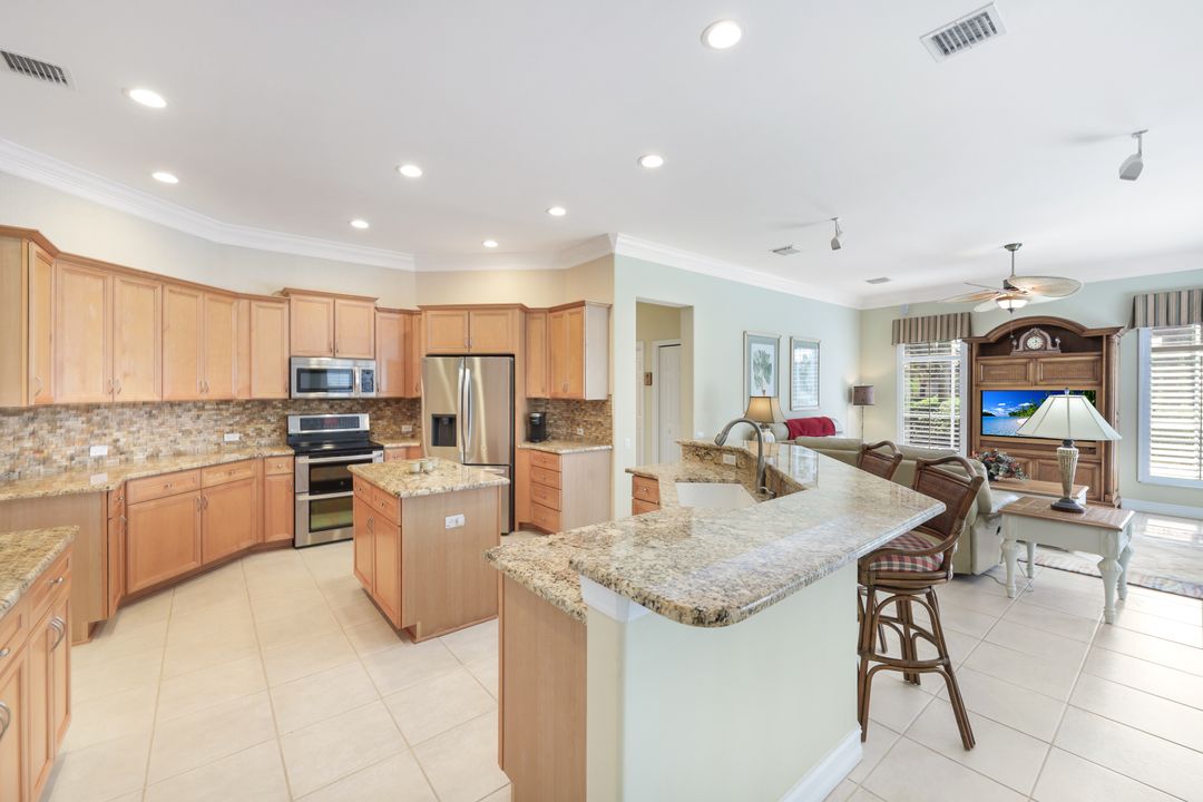 8396 Northhampton Ct, Naples, FL 34120