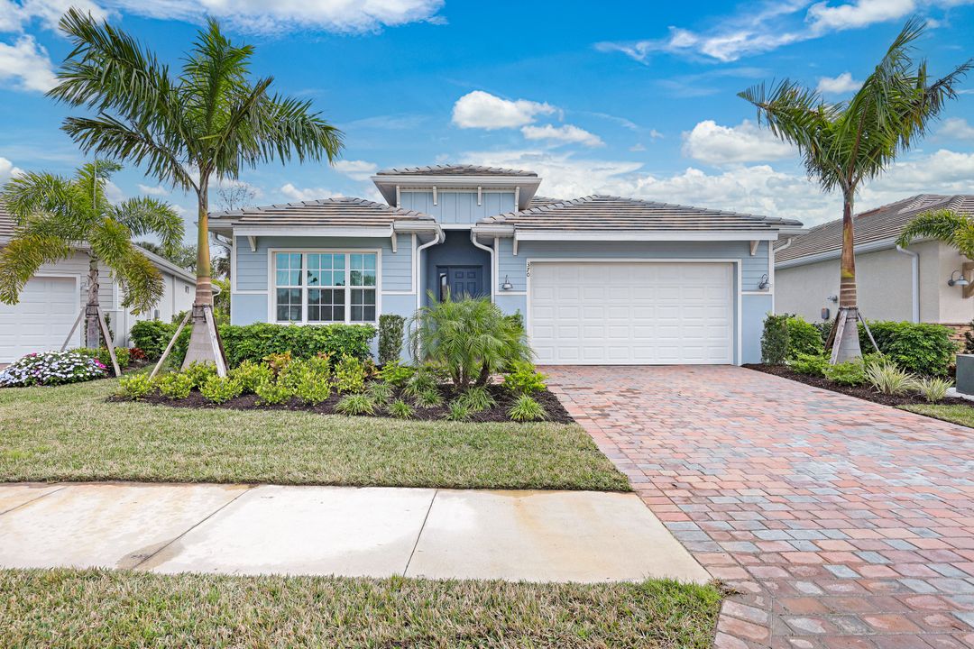 370 Deauville Lp, Naples, FL 34114