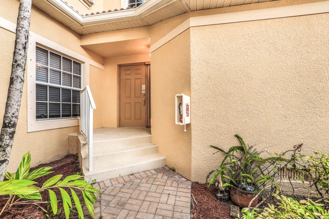 6031 Jonathans Bay Cir #302, Fort Myers, FL 33908