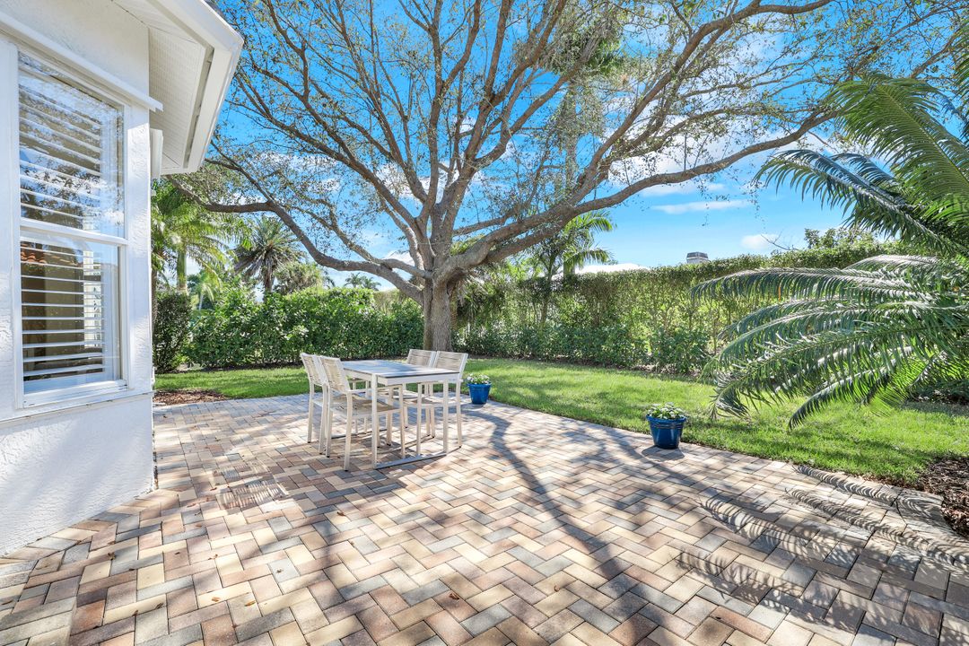 2022 Teagarden Ln, Naples, FL 34110