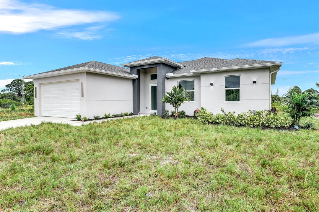 833 Da Vinci Ave S, Lehigh Acres, FL 33974