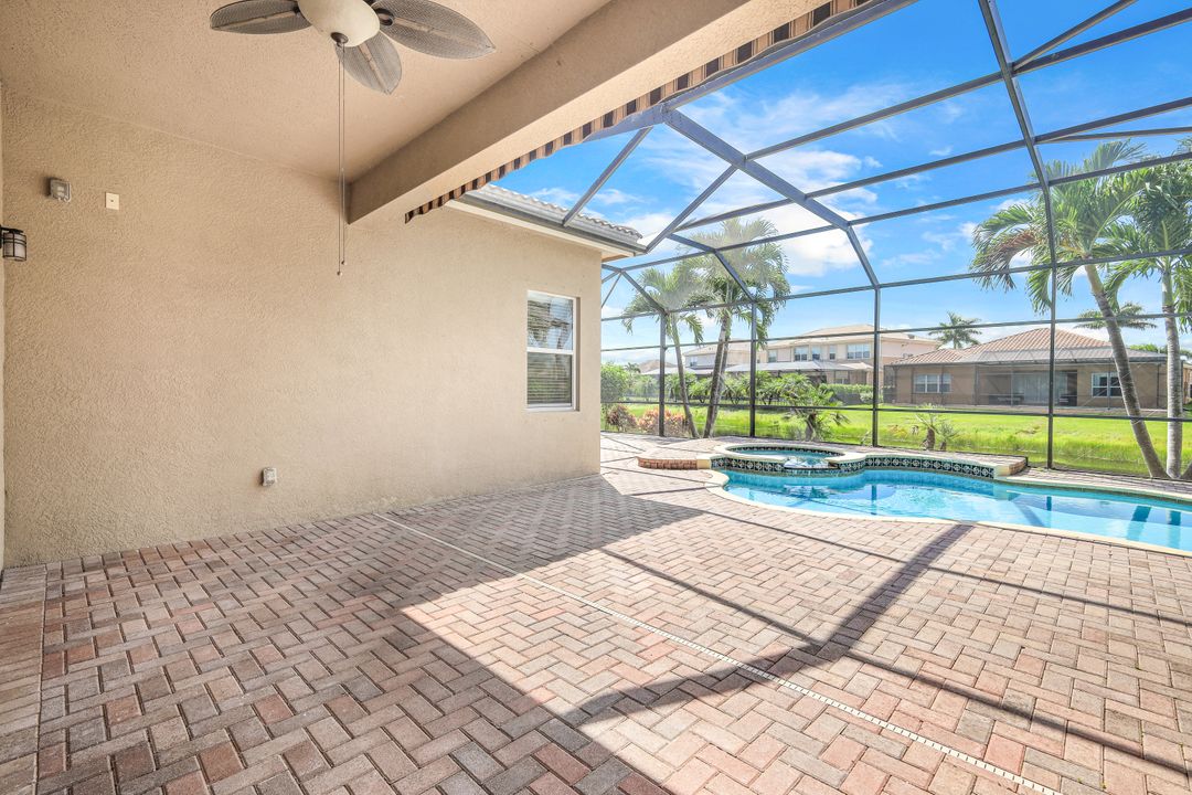 6592 Marbella Ln, Naples, FL 34105