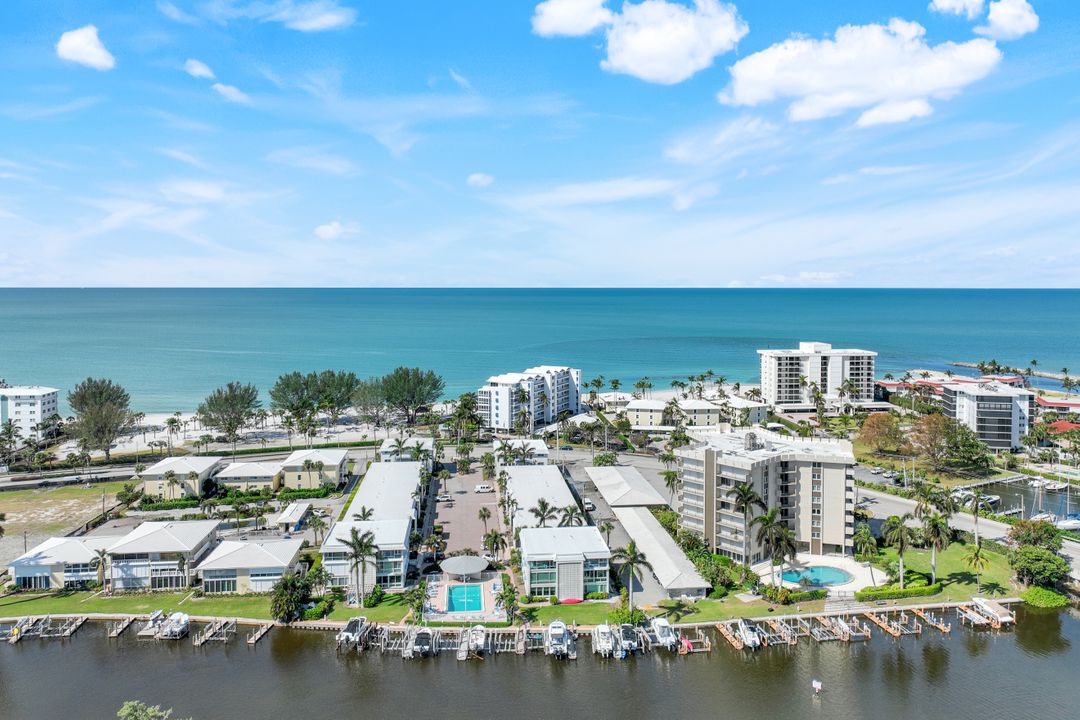 2100 Gulf Shore Blvd N  #120, Naples, FL 34102