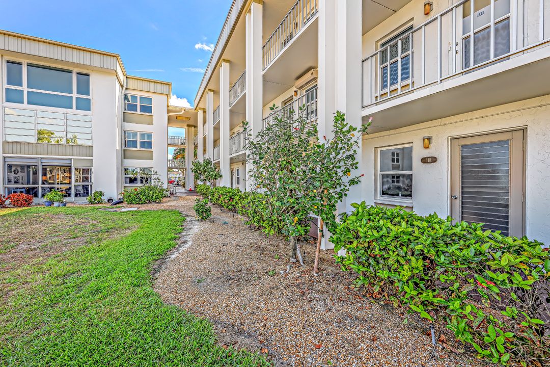 1624 Pine Valley Dr #118, Fort Myers, FL 33907