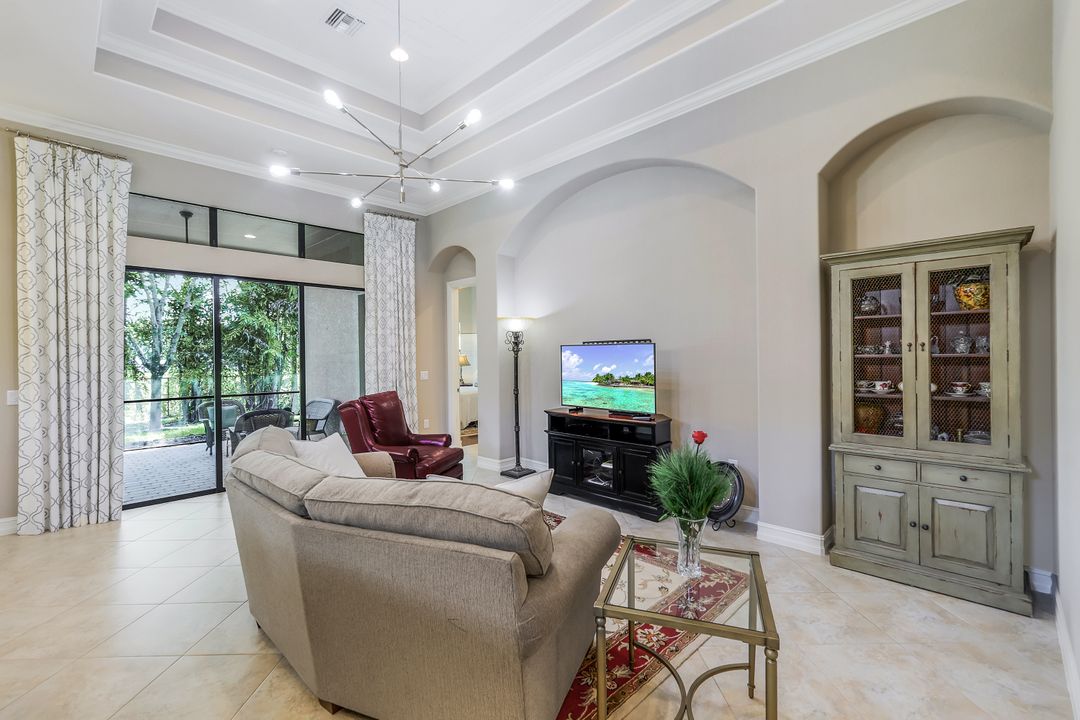 7291 Acorn Way, Naples, FL 34119