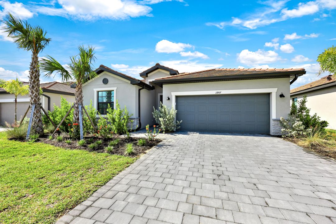 13907 Hunter Oak Dr, Fort Myers, FL 33913