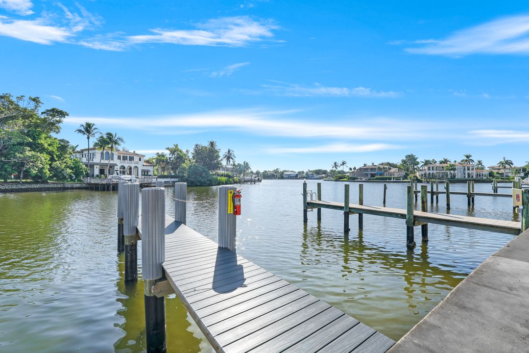 1930 Gulf Shore Blvd N #B302, Naples, FL 34102