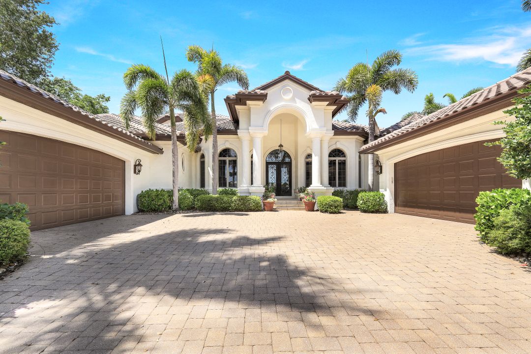 325 Hawser Ln, Naples, FL 34102