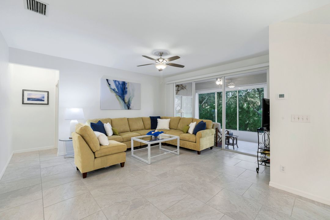 356 Emerald Bay Cir #P6, Naples, FL 34110