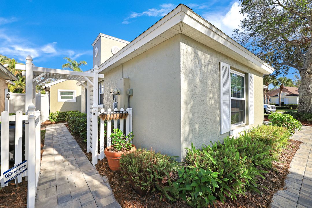 1170 Silverstrand Dr, Naples, FL 34110