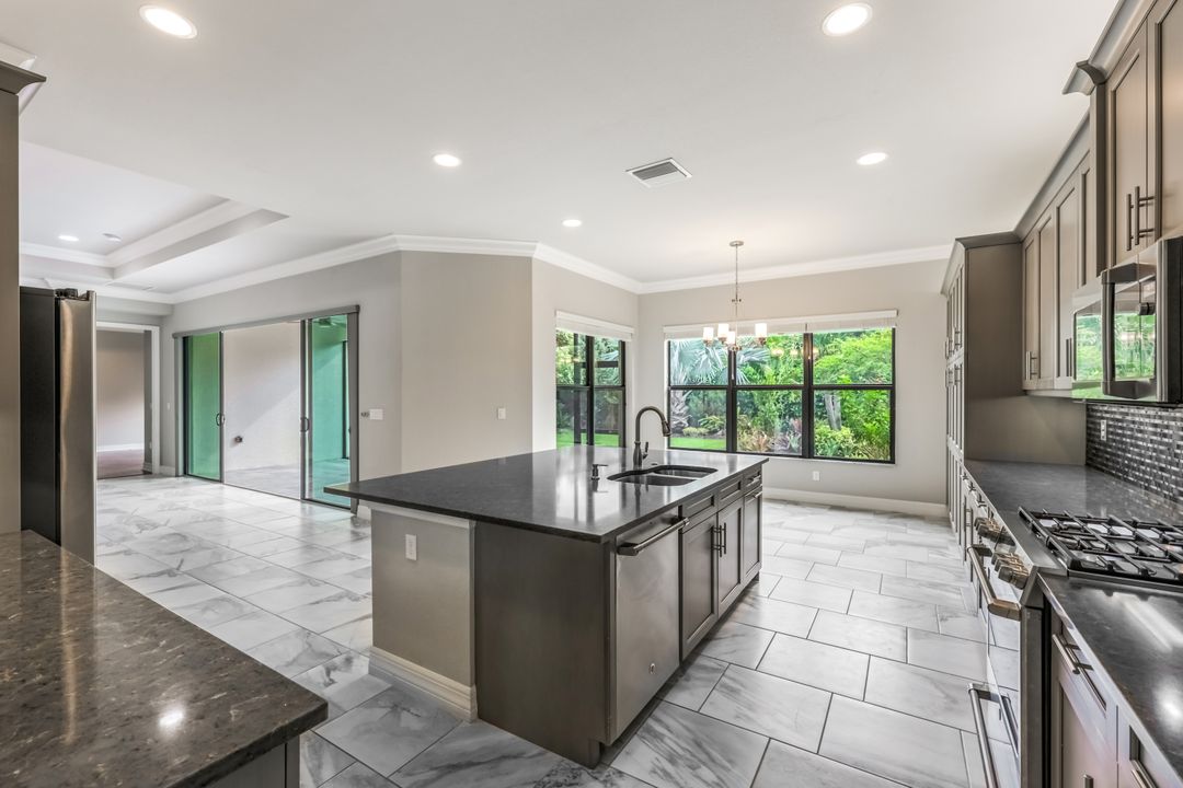 4609 Azalea Dr, Naples, FL 34119