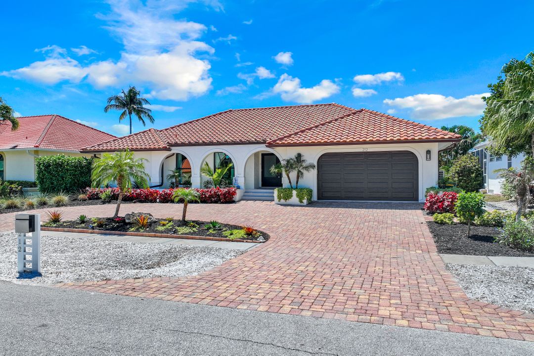 212 Seahorse Ct, Marco Island, FL 34145