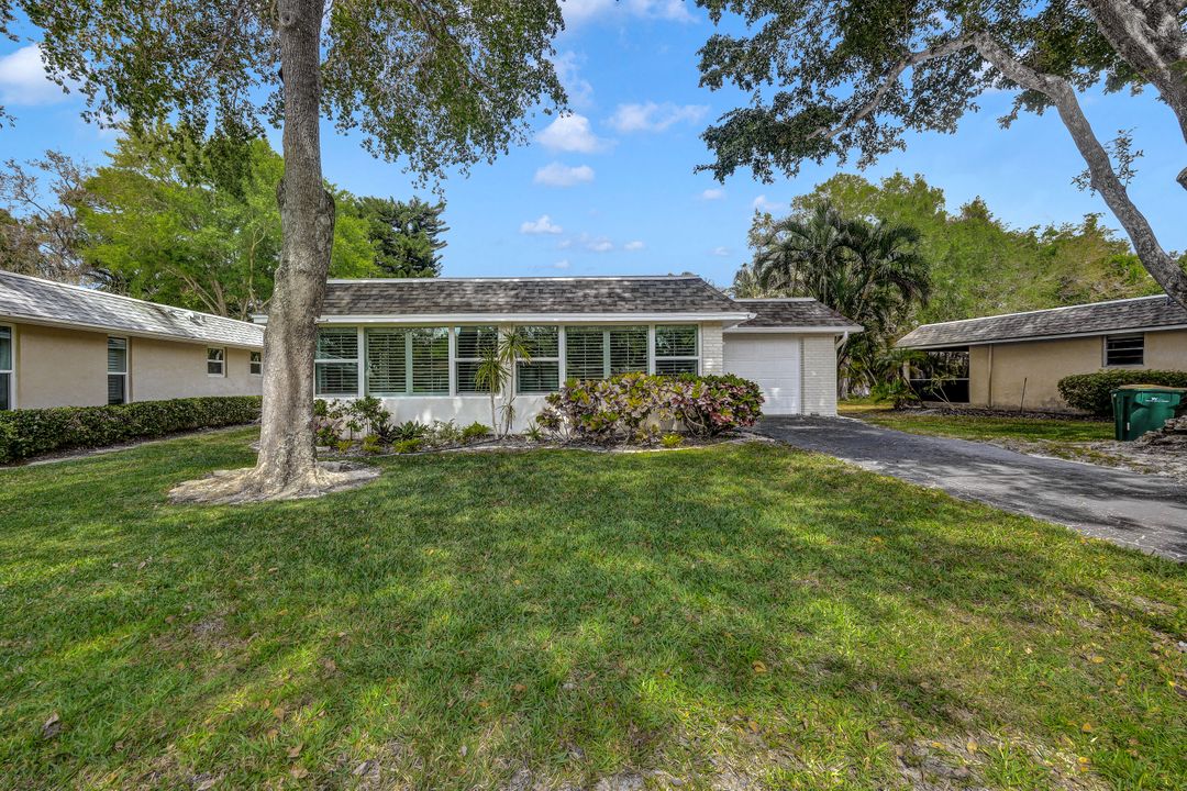 257 Yorkshire Ct, Naples, FL 34112