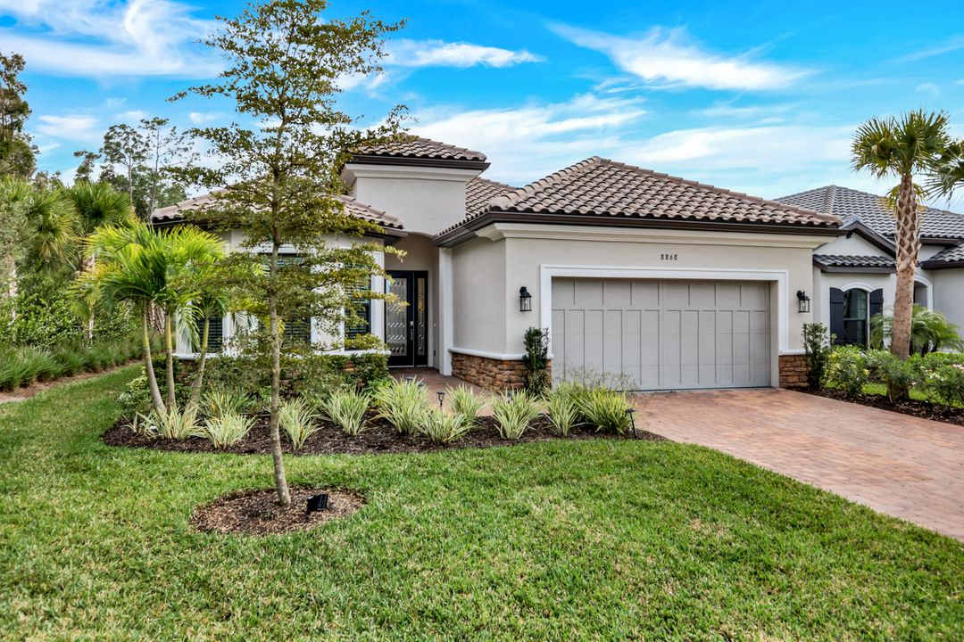 8868 Scarlotti Pl, Naples, FL 34119