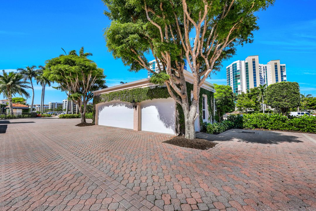 4000 Gulf Shore Blvd N #2500, Naples, FL 34103