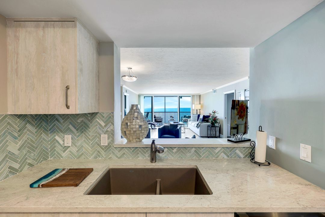 4651 Gulf Shore Blvd N #702, Naples, FL 34103