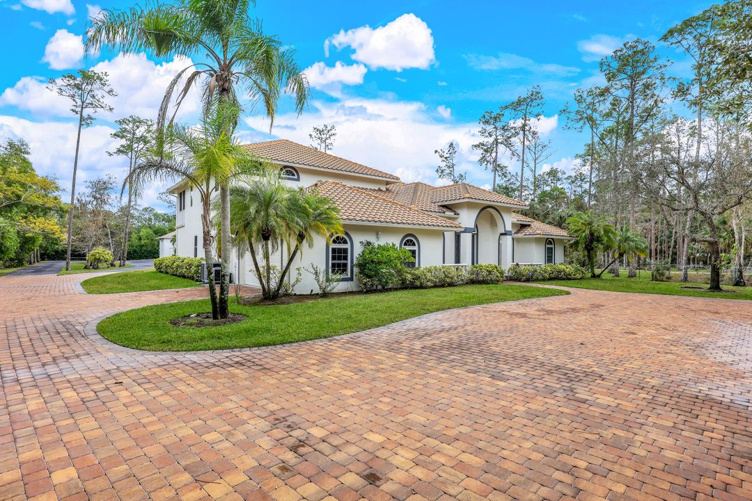 1540 Oakes Blvd, Naples, FL 34119