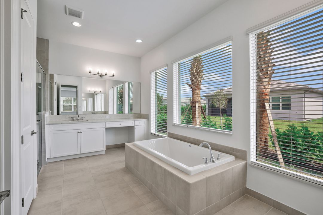 12250 Bonnet Dr, Naples, FL 34120