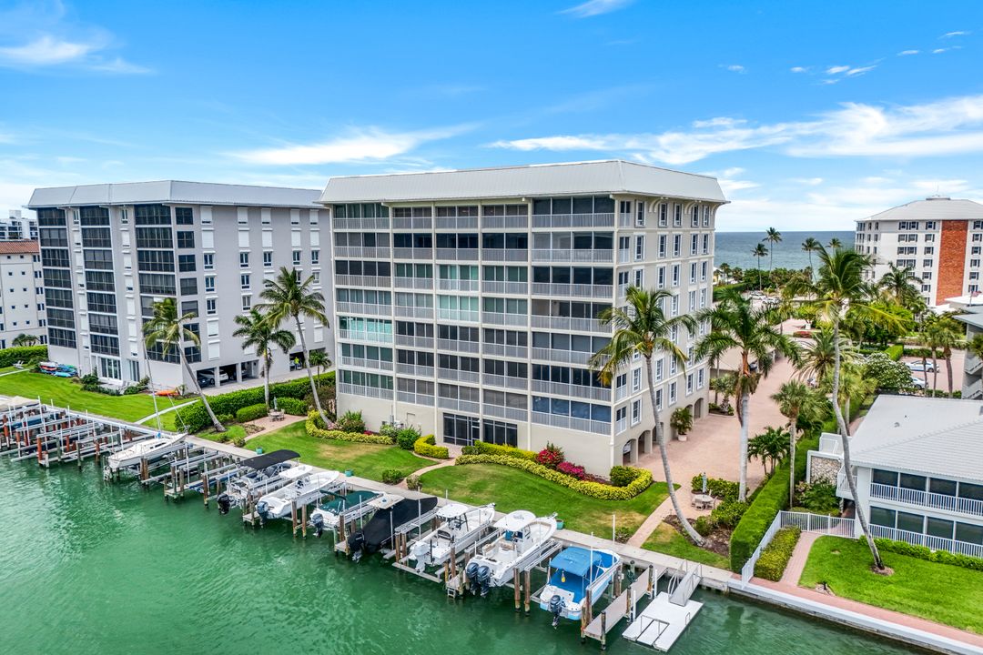 2750 Gulf Shore Blvd N #702, Naples, FL 34103