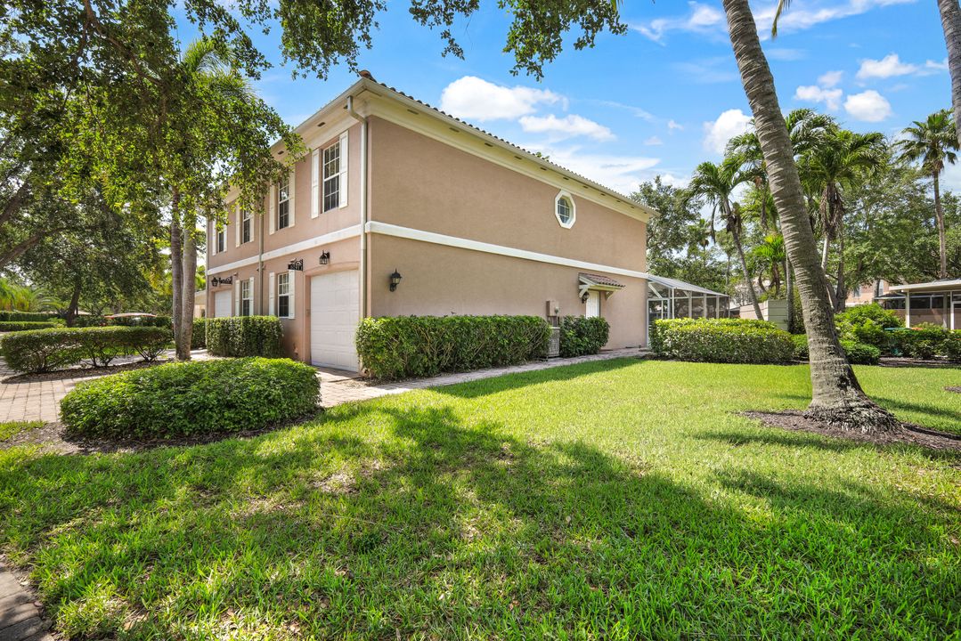 5791 Cove Cir #16, Naples, FL 34119