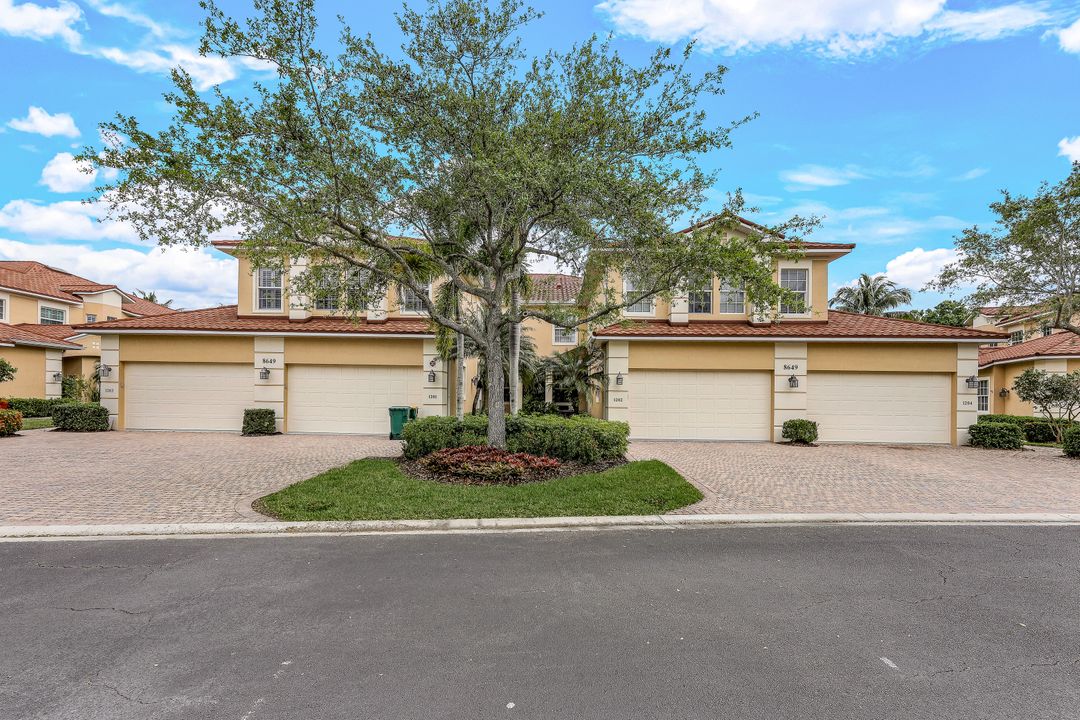 8649 Champions Point, Naples, FL 34113