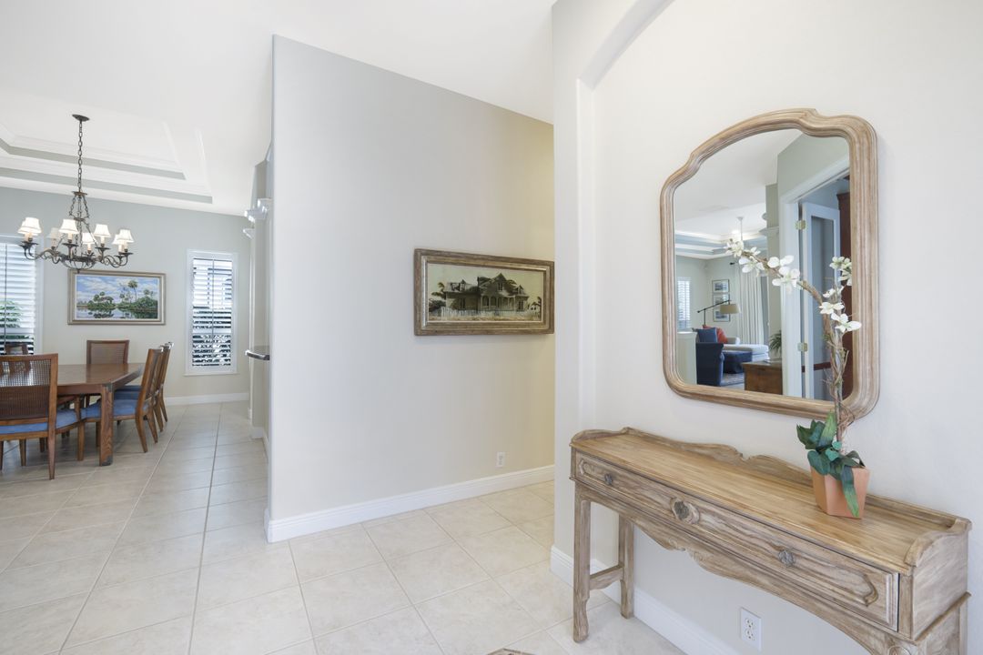 9209 Troon Lakes Dr, Naples, FL 34109