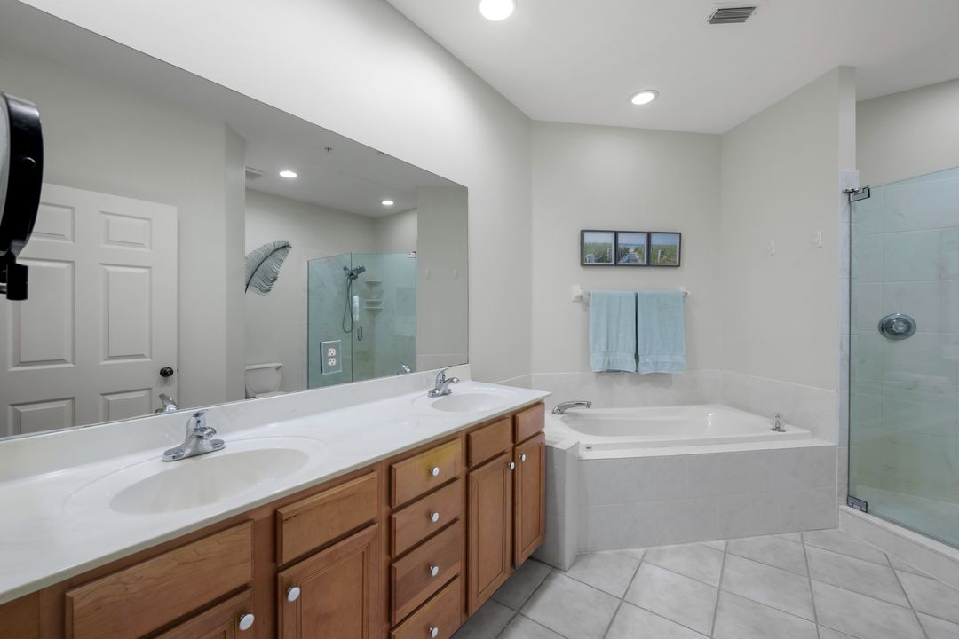 8575 Danbury Blvd #104, Naples, FL 34120