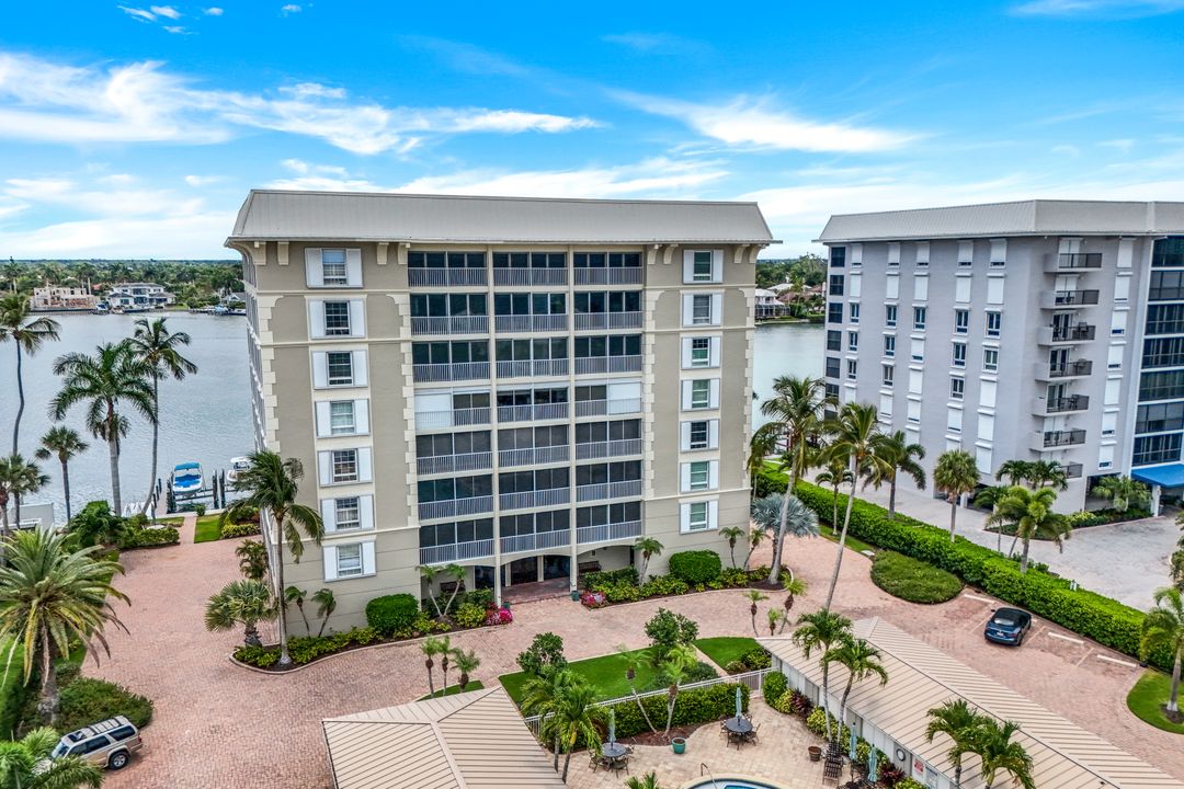 2750 Gulf Shore Blvd N #702, Naples, FL 34103