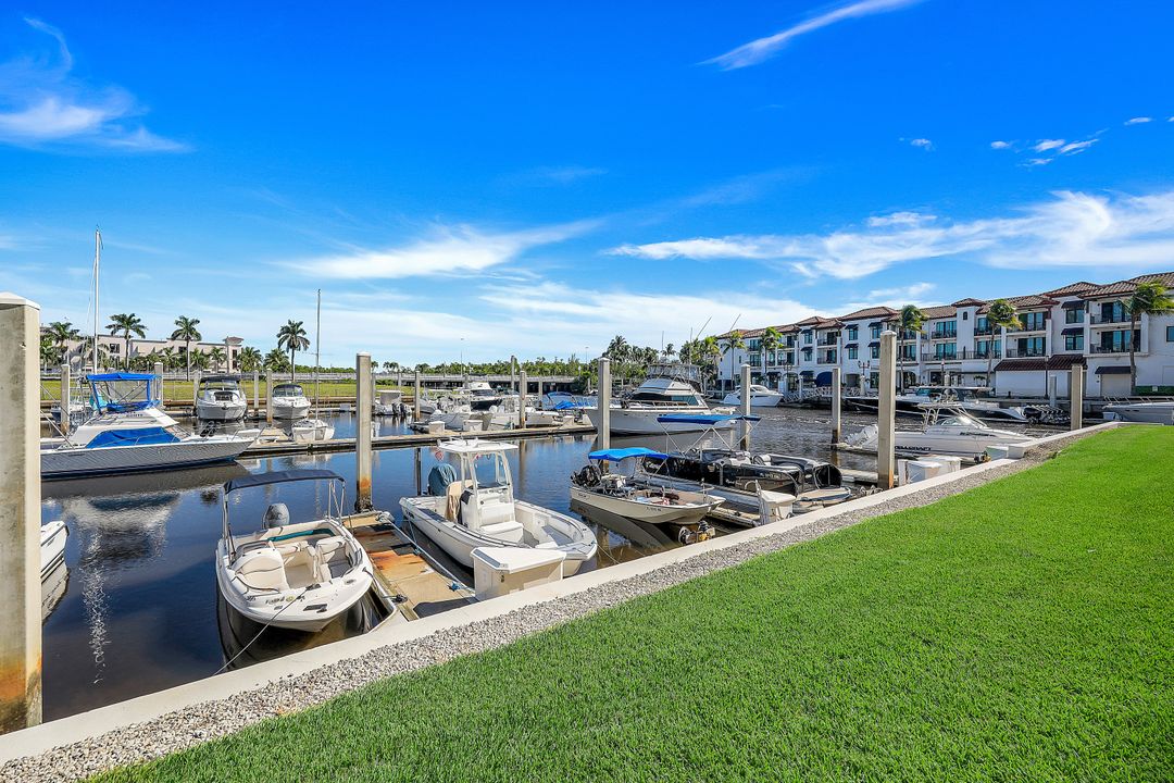 803 River Point Dr #201B, Naples, FL 34102