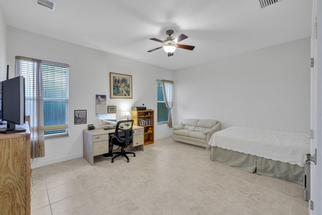 679 Seagrape Dr, Marco Island, FL 34145