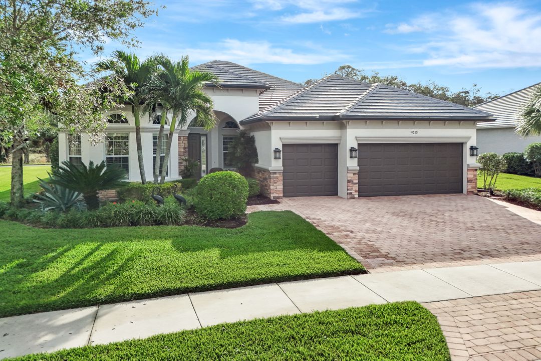 9030 Quarry Dr, Naples, FL 34120