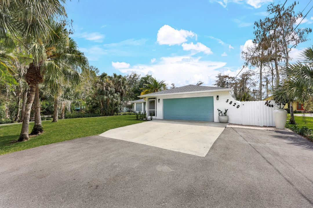 5820 Lancewood Way, Naples, FL 34116