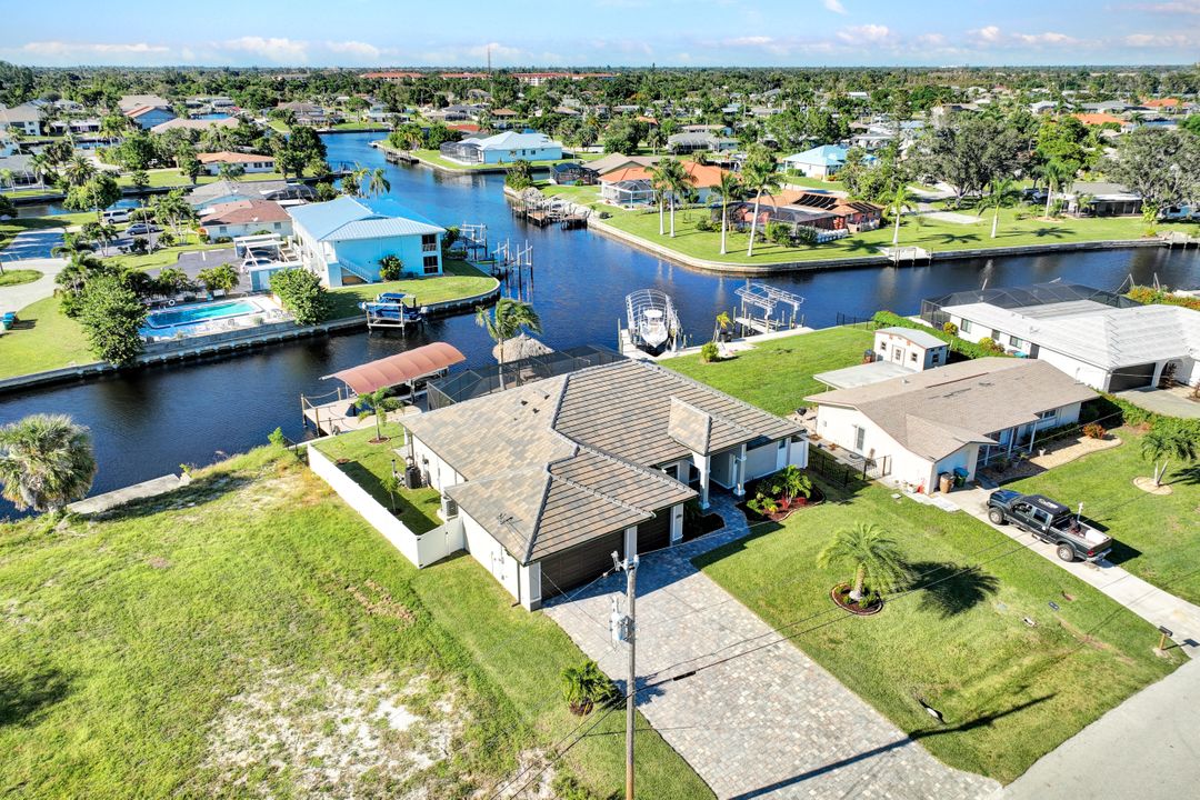 4530 SE 6th Ct, Cape Coral, FL 33904