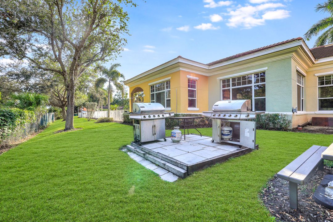 4500 Botanical Pl Cir #205, Naples, FL 34112