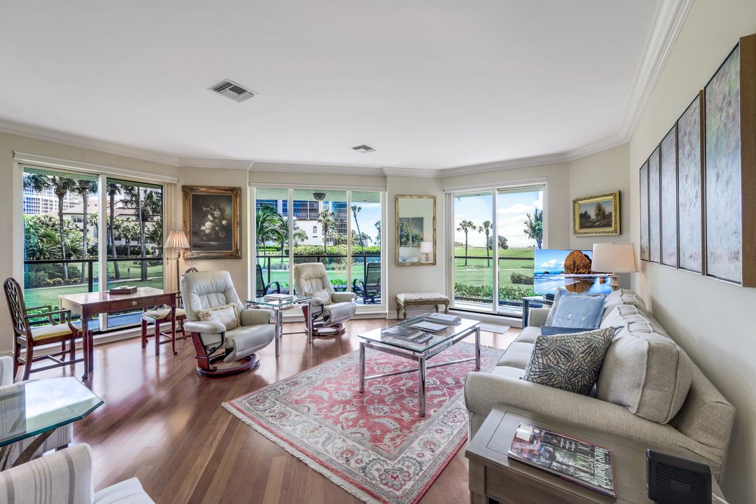 4901 Gulf Shore Blvd N #10, Naples, FL 34103