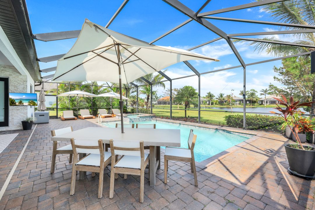 2067 Antigua Ln, Naples, FL 34120