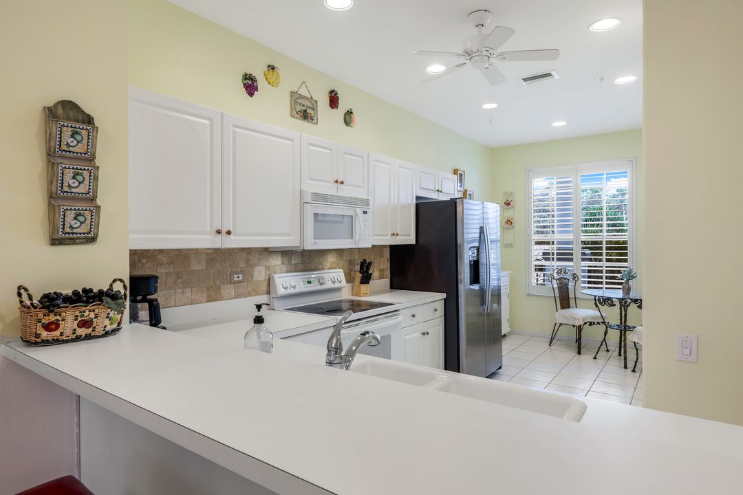 8253 Parkstone Pl #205, Naples, FL 34120