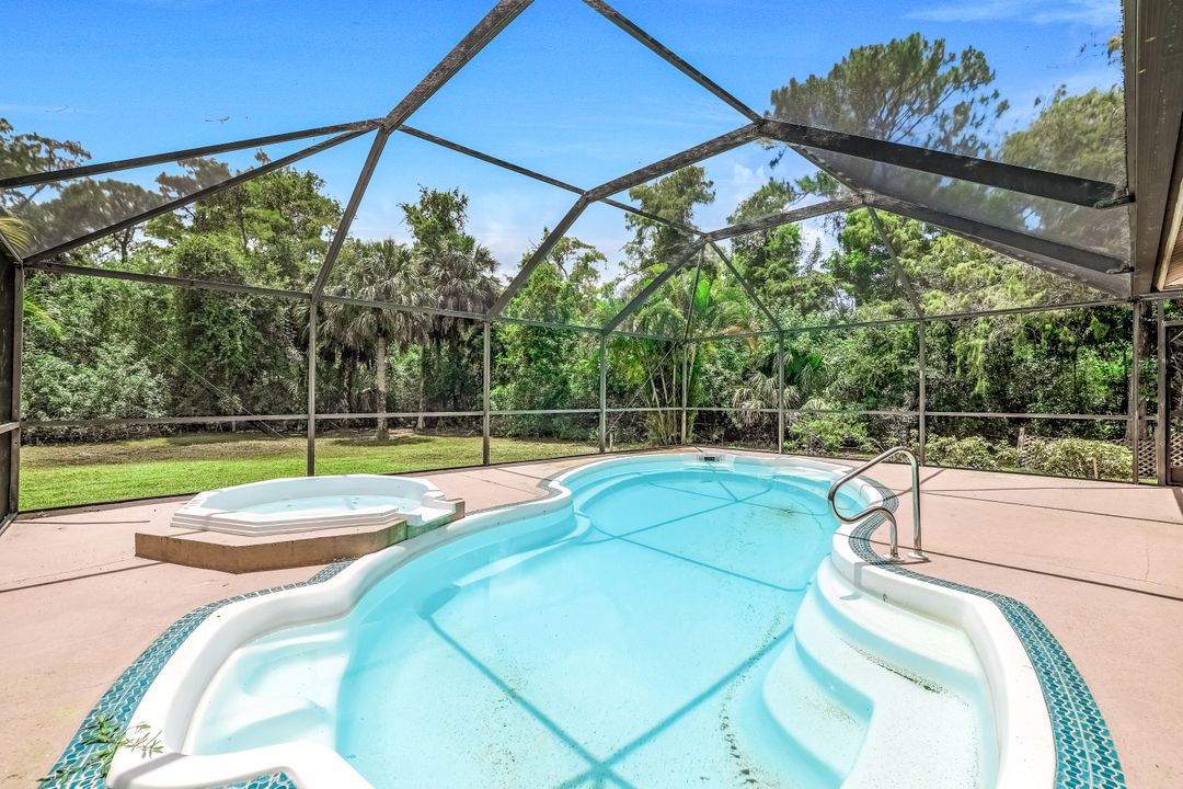 6170 Dogwood Way, Naples, FL 34116