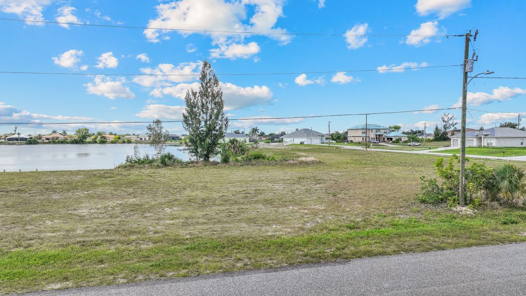 306 NE 19th St, Cape Coral, FL 33909