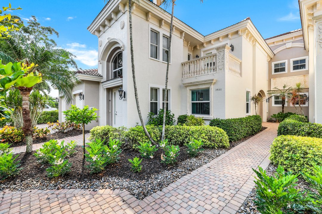 521 Avellino Isles Cir, Naples, FL 34119