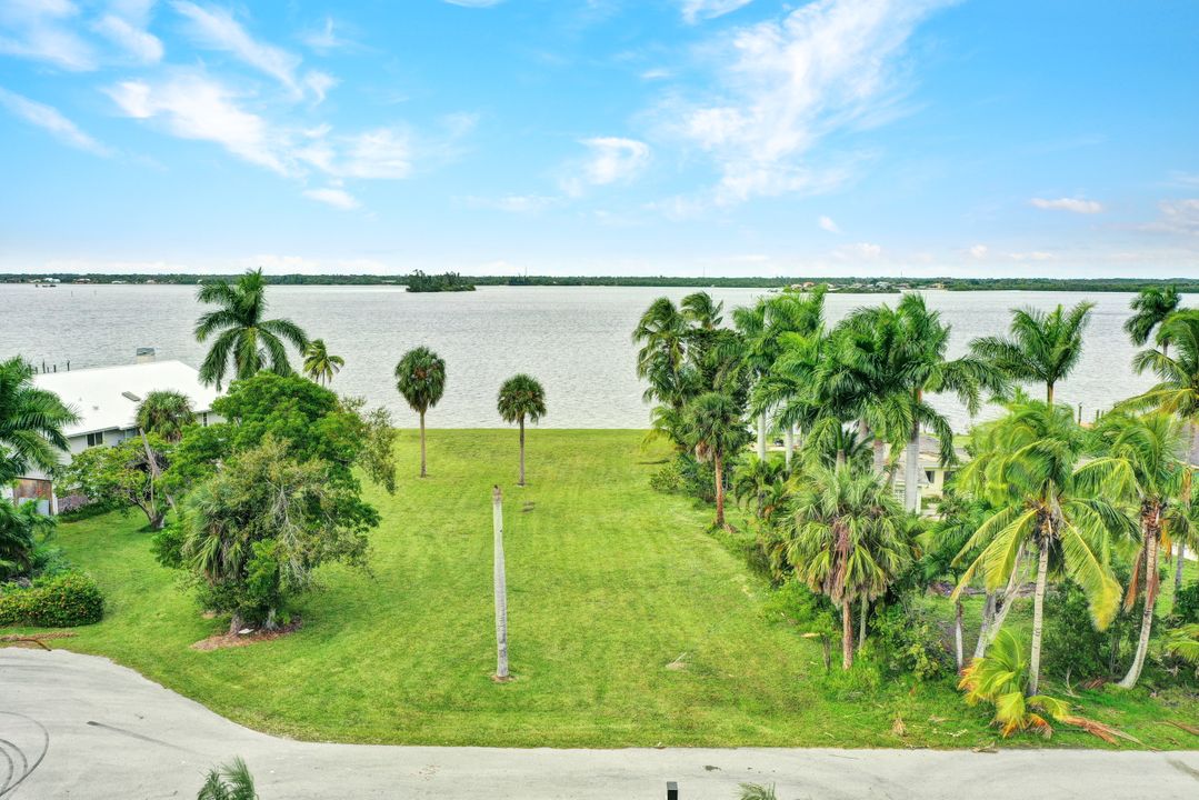 4385 E Riverside Dr, Fort Myers, FL 33905