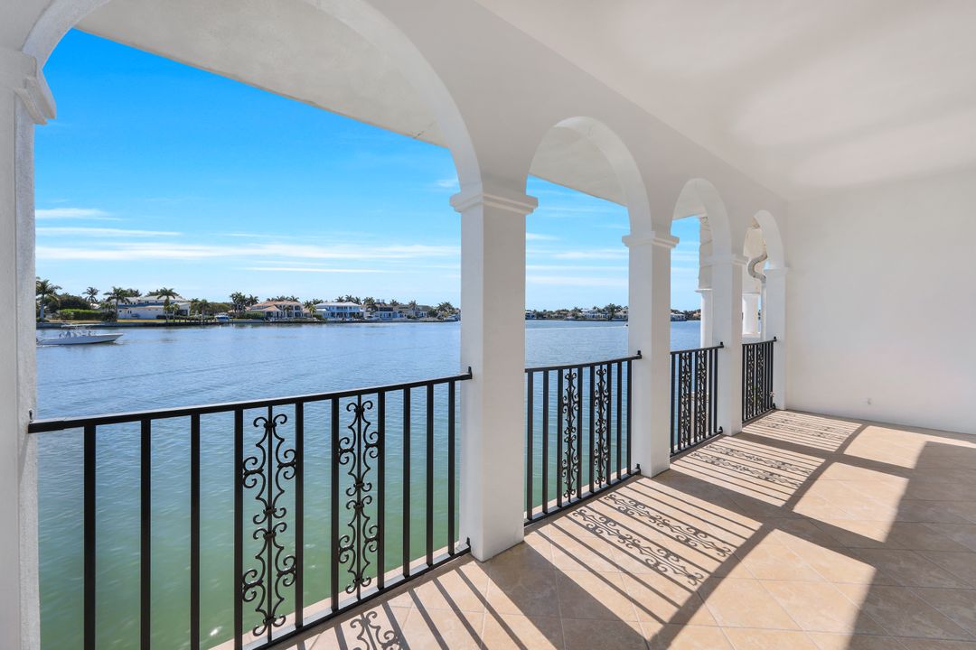 4000 Gulf Shore Blvd N #2500, Naples, FL 34103