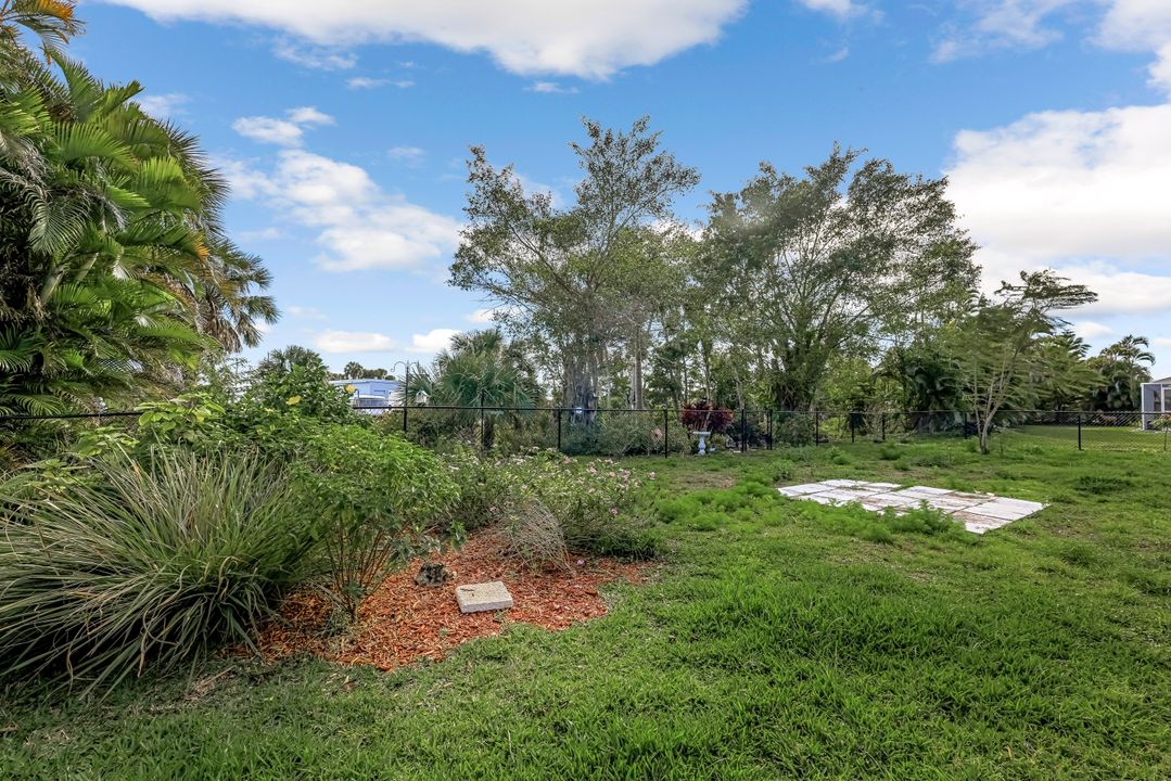 1040 Deep Lagoon Ln, Fort Myers, FL 33919