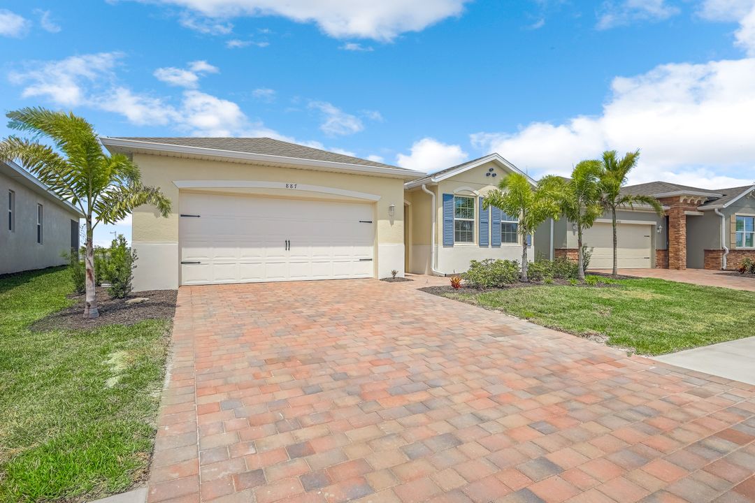 887 Stonewater Lk Ter, Cape Coral, FL 33993