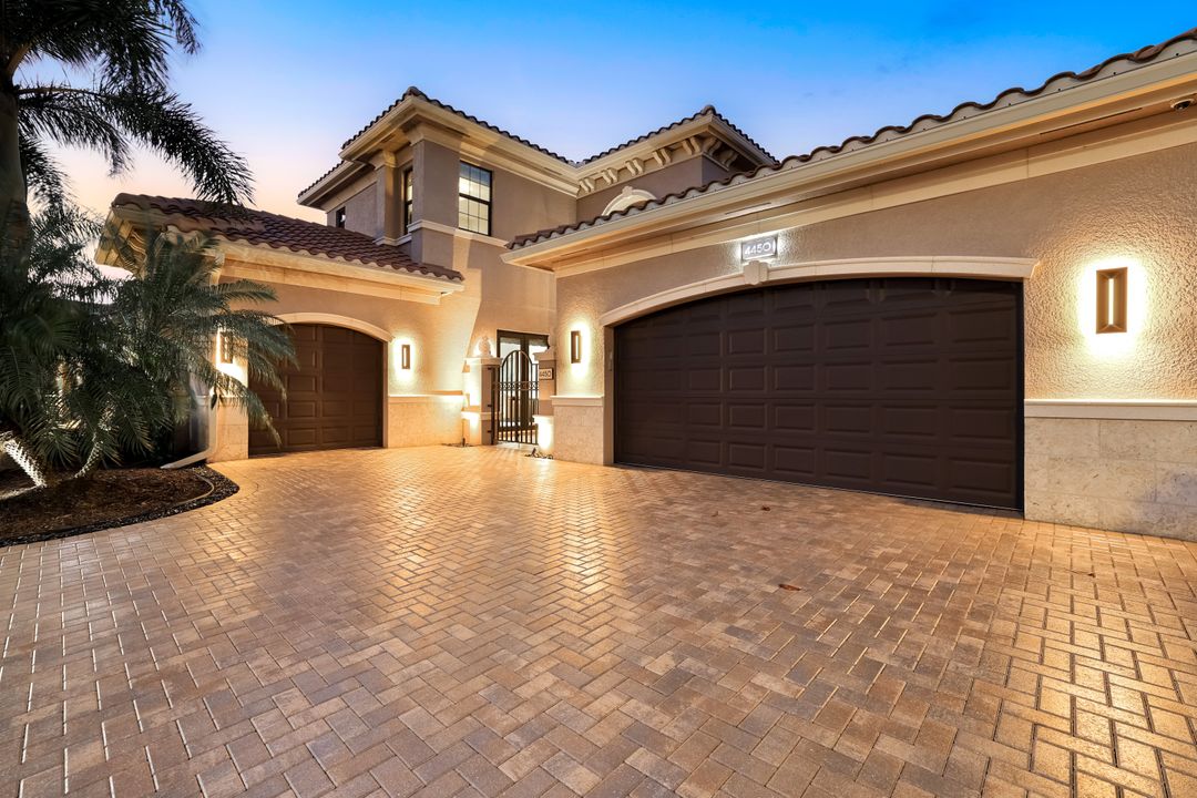 4450 Caldera Cir, Naples, FL 34119