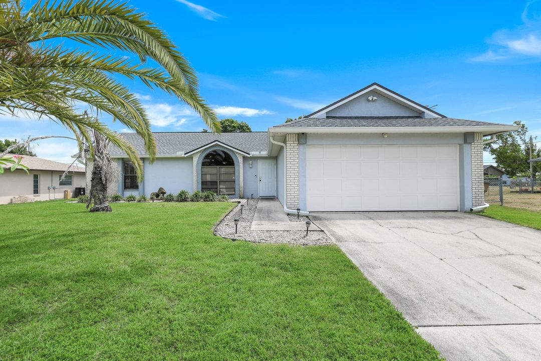 2206 NE 4th St, Cape Coral, FL 33909