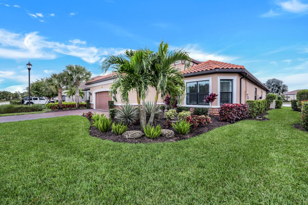 9484 Livorno Ct, Naples, FL 34119