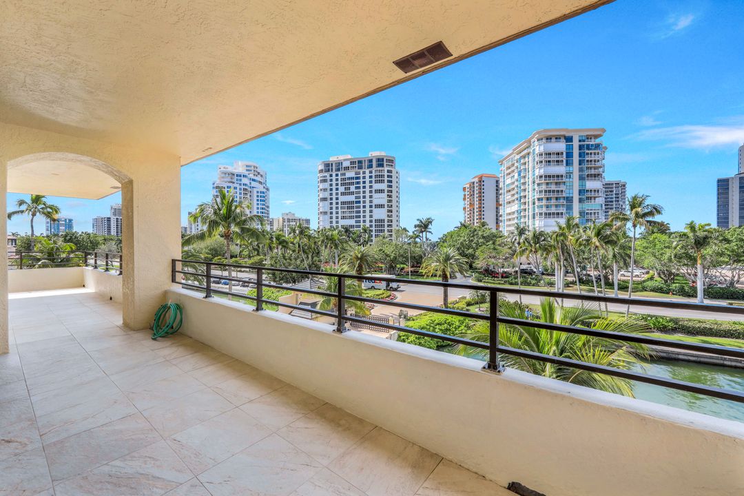 4400 Gulf Shore Blvd N #406, Naples, FL 34103