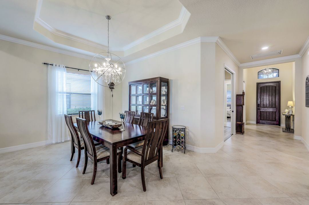 2963 Aviamar Cir, Naples, FL 34114